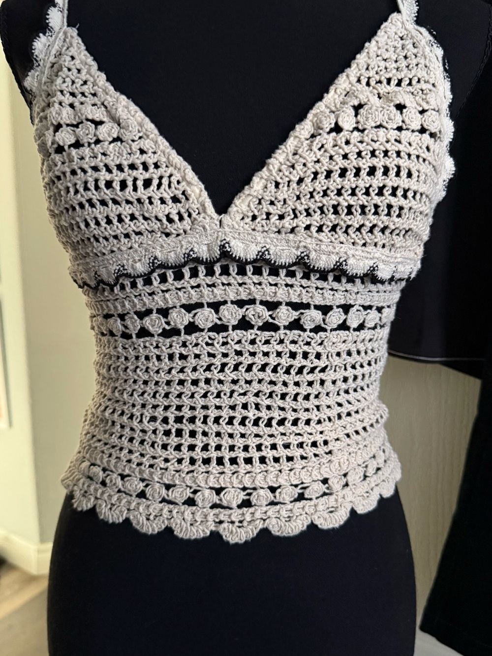 Forever 21 Crochet V-Neck Camisole in Light Tan Medium